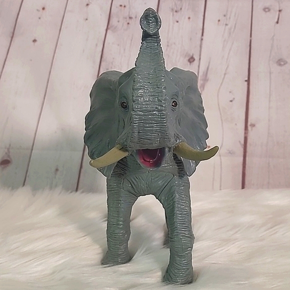2020 Animal Planet Realistic African Elephant Battery Operated Sound Making Toy - Picture 5 of 17